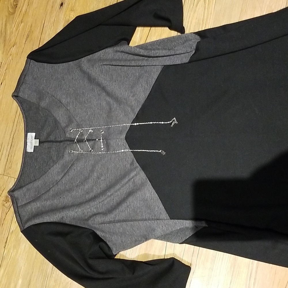 Avenue knit dress 3/4 sleeve v neck w/chain detail at neck/chest EUC sz 22/24 - Picture 3 of 10